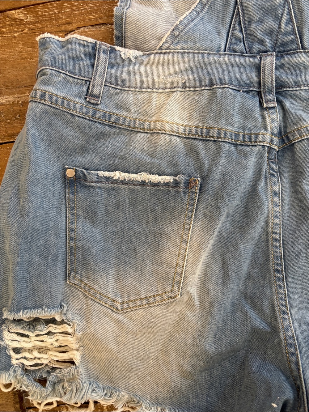 Missguided Distressed Bib Shorts - Picture 4 of 5